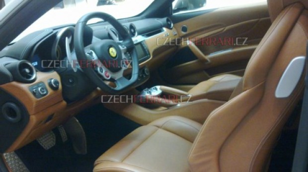 Interno della Ferrari Four Dalla Repubblica Ceca l'indiscrezione