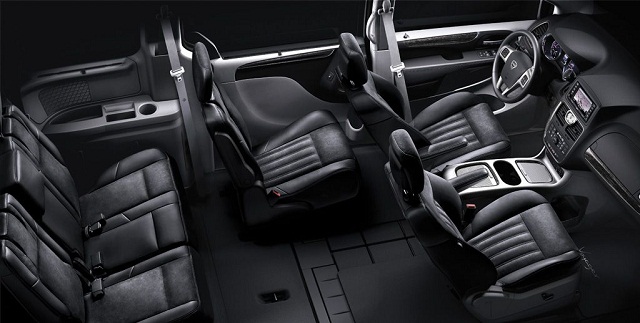 Interni Lancia Voyager 2012