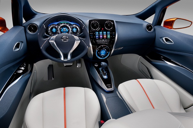 Nissan invitation plancia