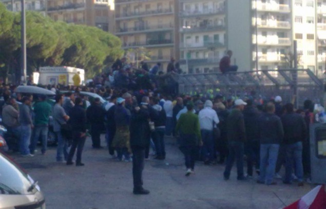 fila per i biglietti di bayern-napoli