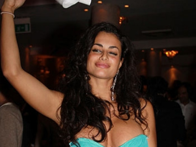 Cristina Del Basso si spoglia in discoteca dopo il Grande Fratello, le foto