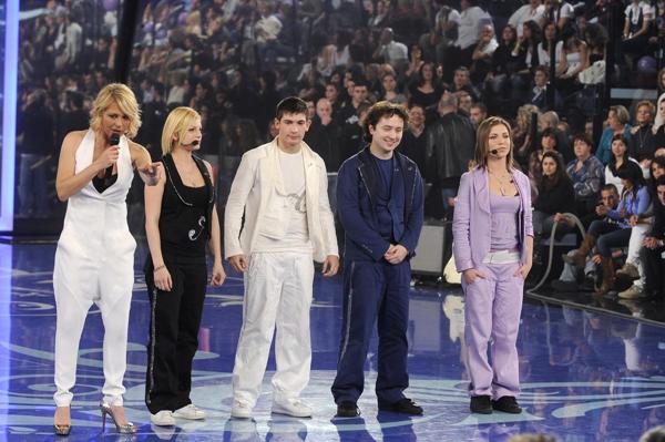 maria con i suoi amici Maria De Filippi