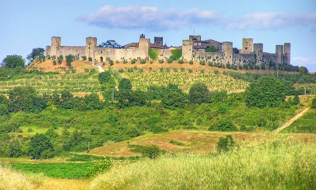 Monteriggioni castello Monteriggioni in primavera